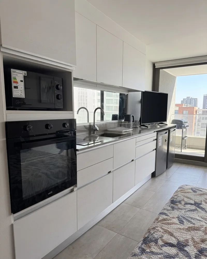 Cocina equipada y limpia, lista para recibir al siguiente huésped